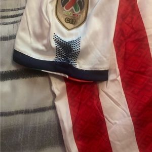 Chivas 17-18 jersey 
Size L
With cl 17 badge